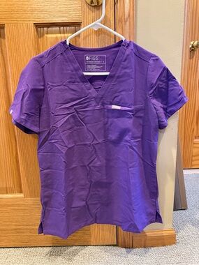 FIGS Purple V-Neck Short Sleeve Scrub Top